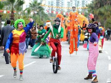 карнавалое шествие по случаю дня урожая 
